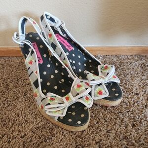 Betsey Johnson Summer Sandals Size 8.5
